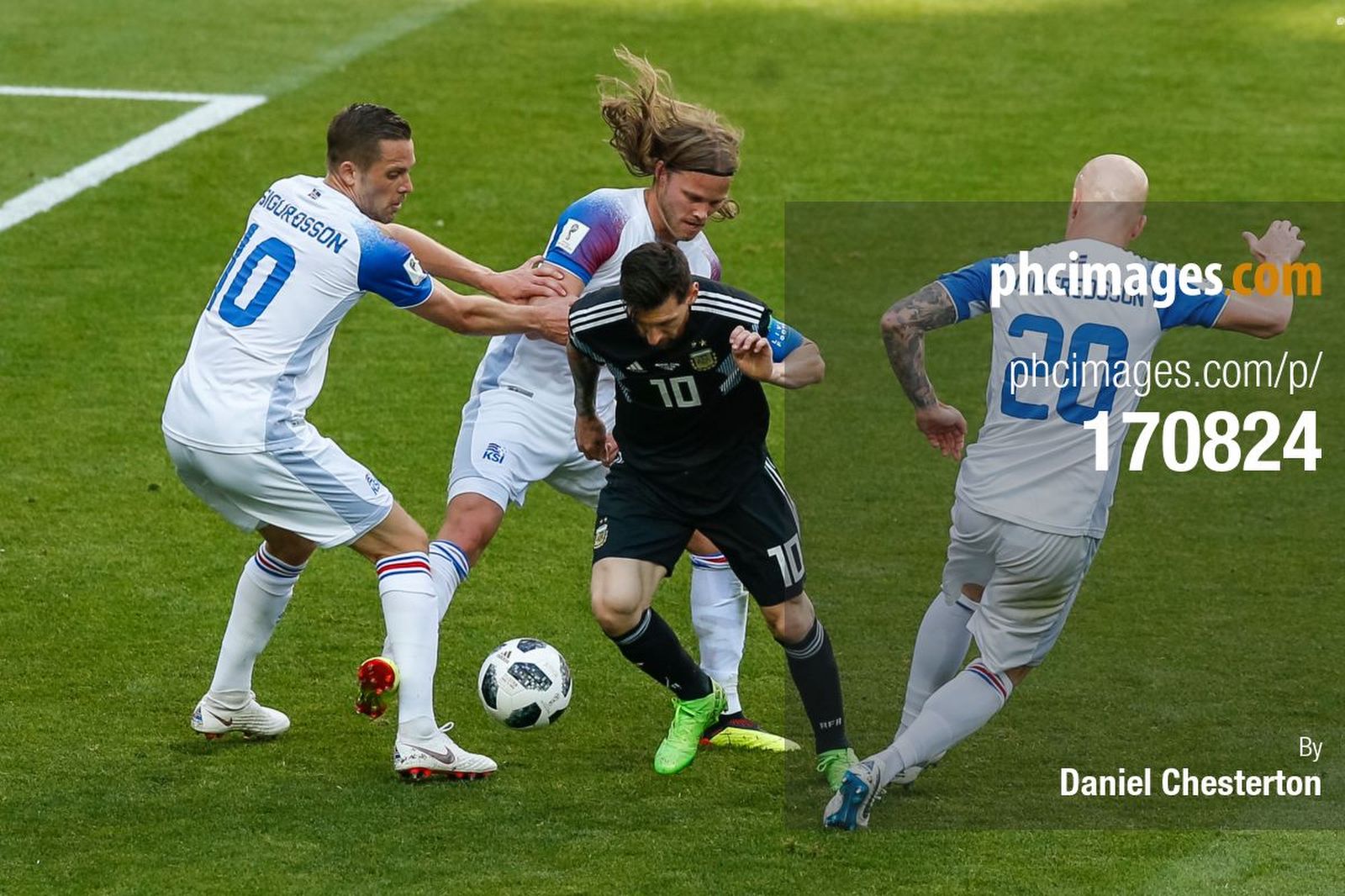 Lionel Messi is surrounded by Icelandics