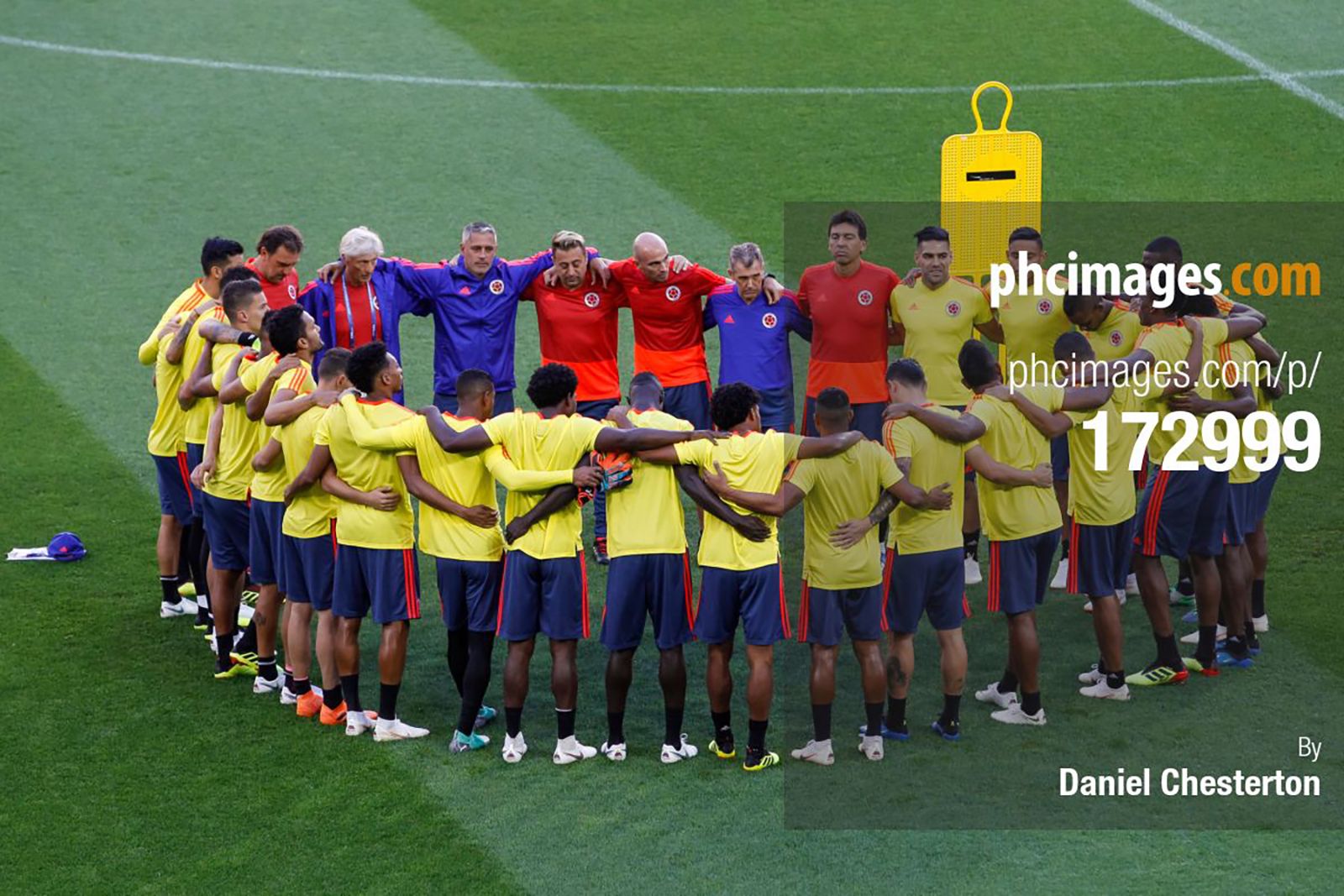 Colombia players say a prayer before their training session