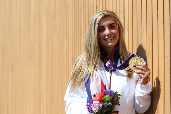 Britain's Amber Hill poses with her Skeet gold medal