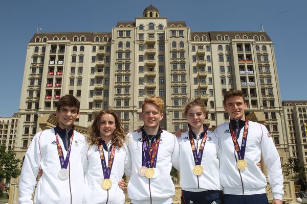 (L-R) Great Britain diving medallists Ross Haslam, Lois Toulson, James Heatly, Katherin Torrance and Matthew Lee pose with their medals