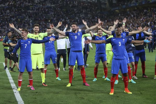 France do the 'Viking' chant after beating Germany