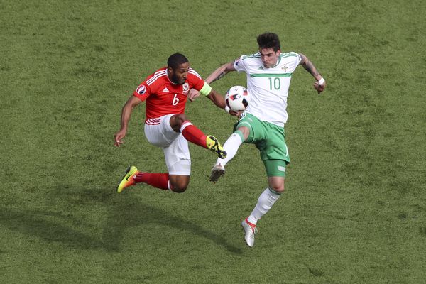 Ashley Williams and Kyle Lafferty compete for the ball