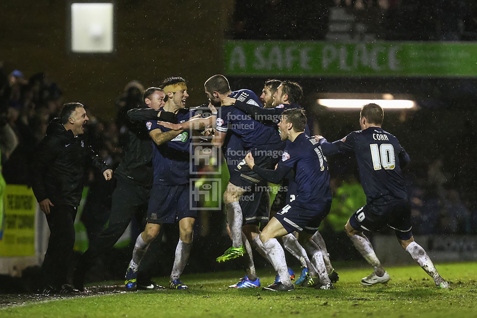 Southend celebrate Leonard’s last minute winner