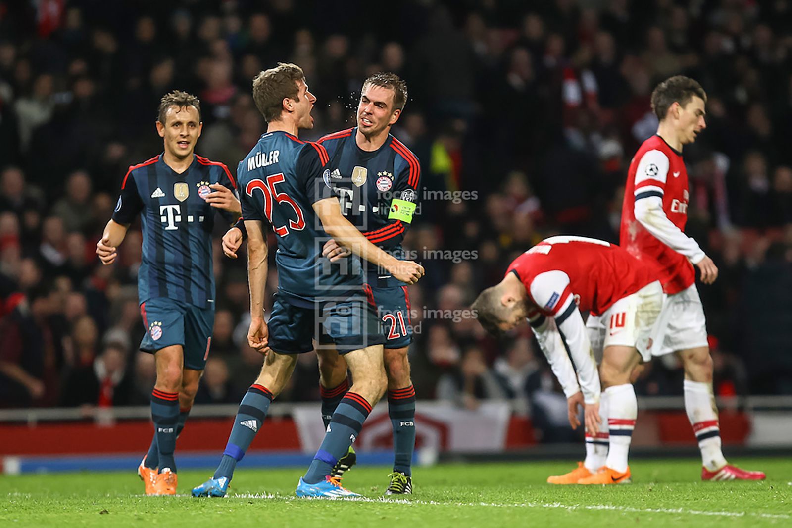 Thomas Müller celebrates after sealing the win