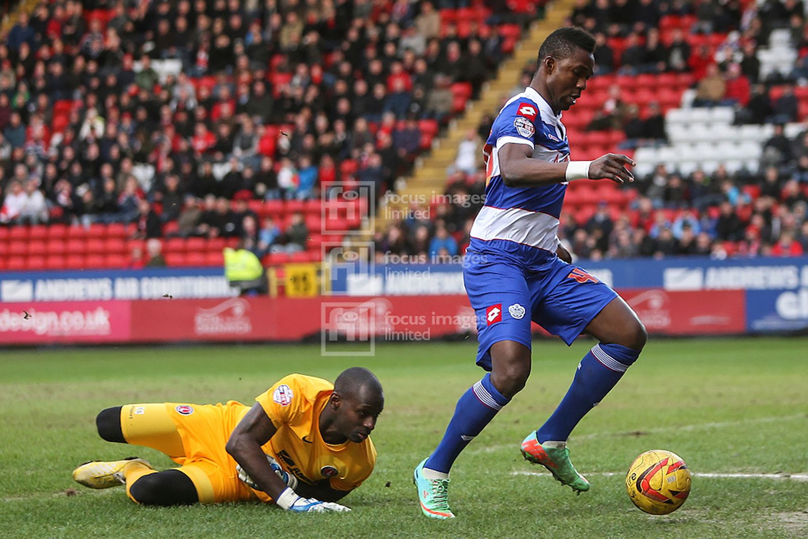 Modibo Maïga rounds the Charlton ‘keeper but misses a chance even I could have scored!