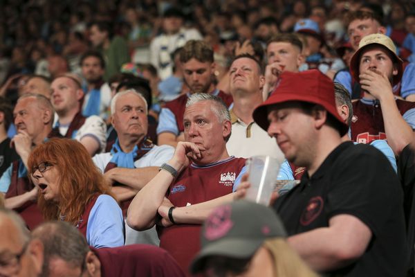 West Ham fans look nervous after Fiorentina equalise